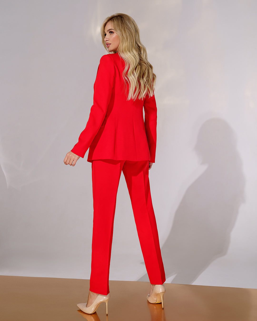 Red classic 2-piece double-breasted bazer trouser suit