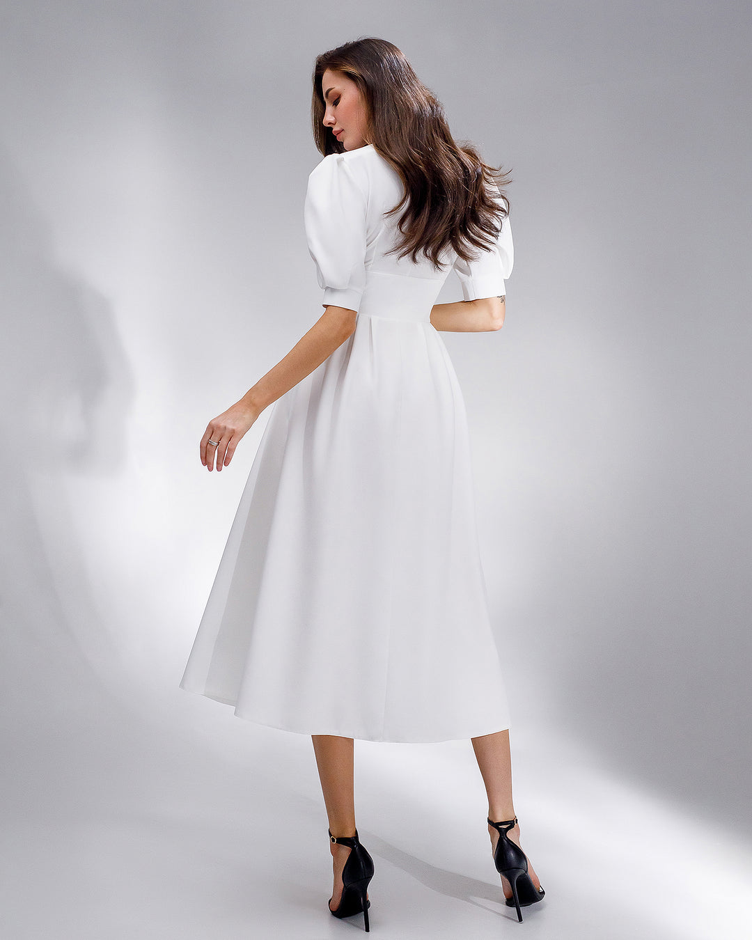 White midi dress with short sleeve