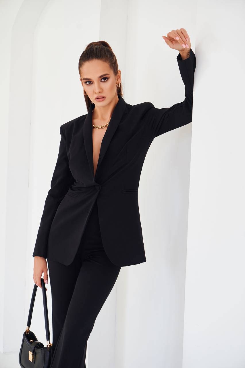 Black fitted pantsuit for tall women